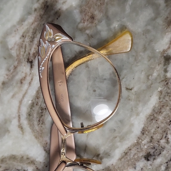 Antique Diamond cut aluminum frame cat eye glasses - Picture 4 of 15